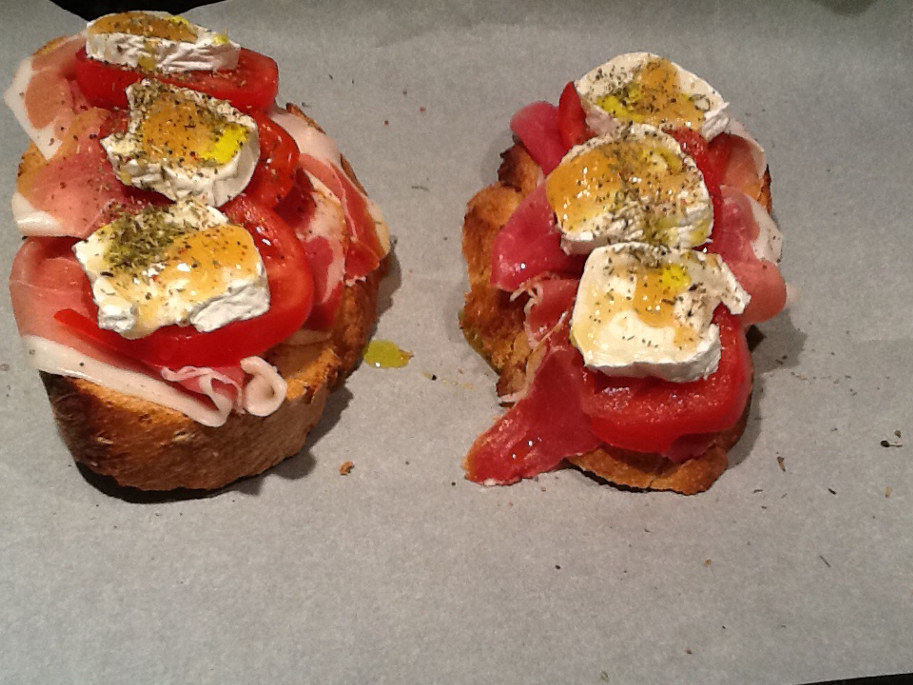 Tartines tomates chèvre au miel Recette de Tartines tomates chèvre au