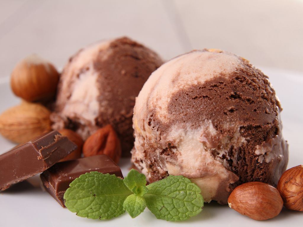 Glace Au Chocolat Caramel Et Noisettes Recette De Glace Au Chocolat