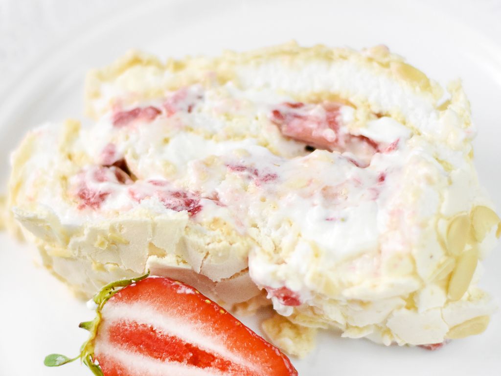 Meringue Roul E Aux Fraises Et Aux Amandes Recette De Meringue Roul E