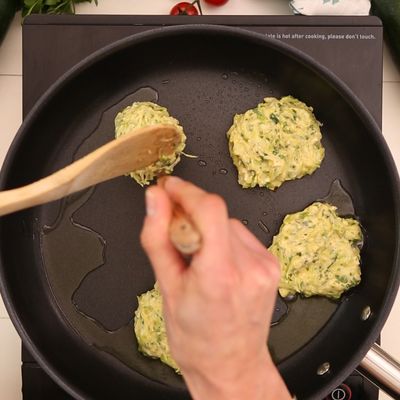 Galettes de courgettes râpées Recette de Galettes de courgettes