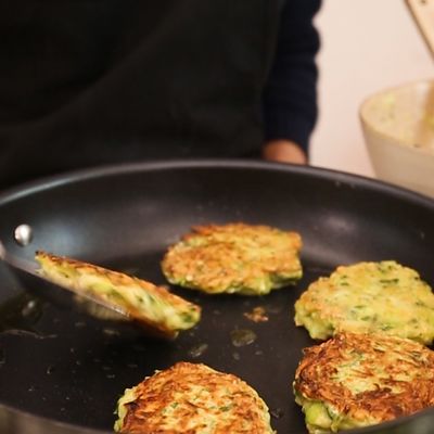 Galettes de courgettes râpées Recette de Galettes de courgettes