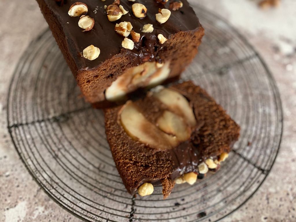 Cake au chocolat poires entières et noisettes torréfiées Recette de