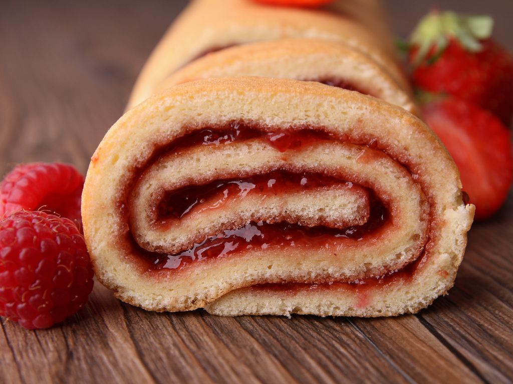 Biscuit Roul Aux Fruits Rouges Et Son Coulis Recette De Biscuit