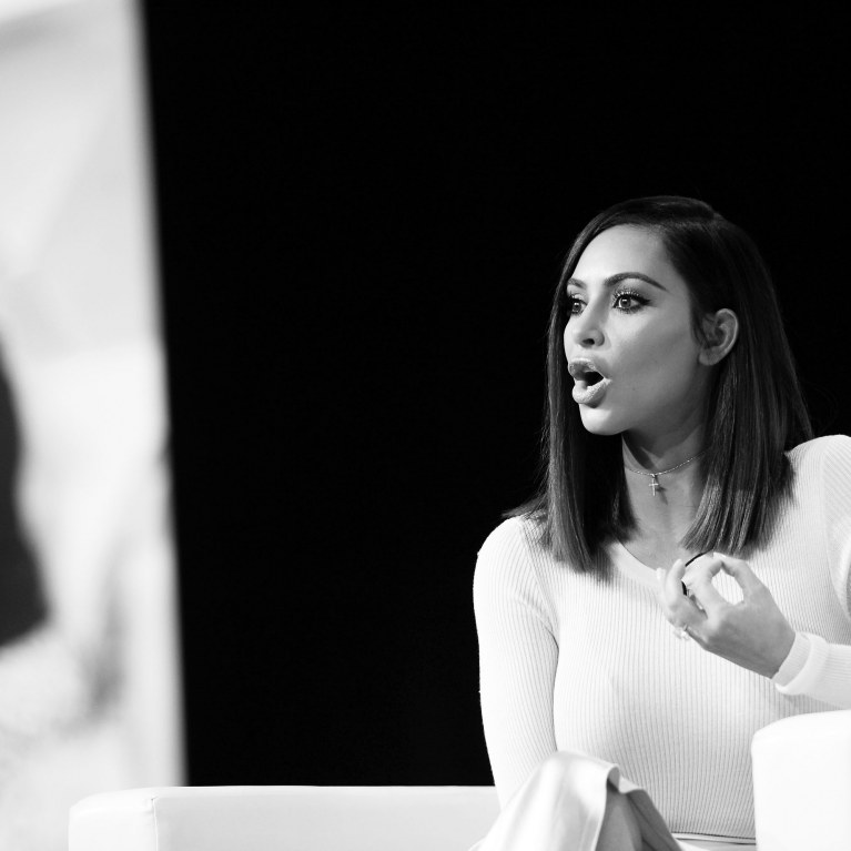 Kim Kardashian se révolte contre le wall street journal