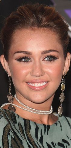 ¡Las celebrities también llevan piercings!