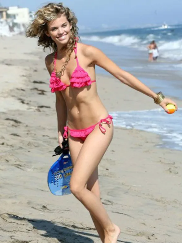 Celebrities op het strand: in bikini of topless, wie is het sexyst?