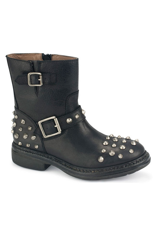 Studs: Punk fashion is back