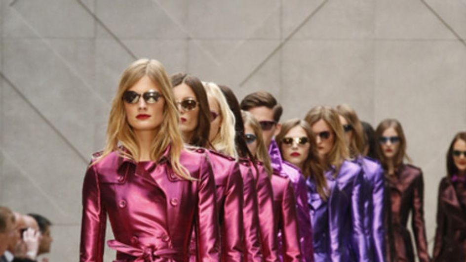 Trenchcoat Parade! Burberry zeigt glänzende Mode in London