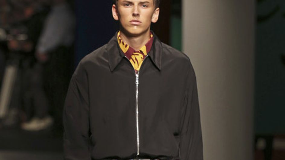 Prada reinventa la camiseta hawaiana en su versión más elegante