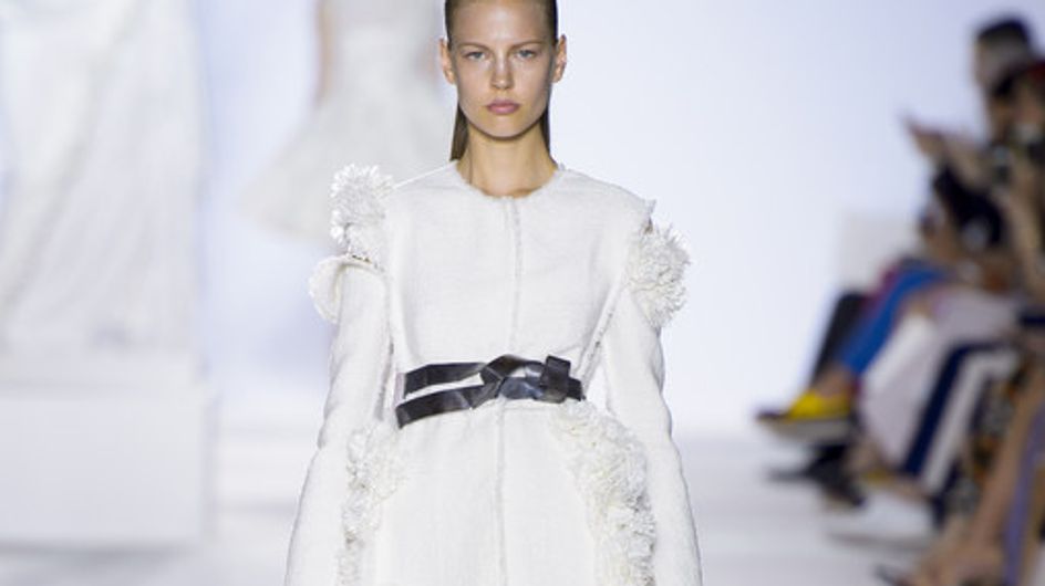 Blanco, azul y rojo: los protagonistas del desfile de Giambattista Valli