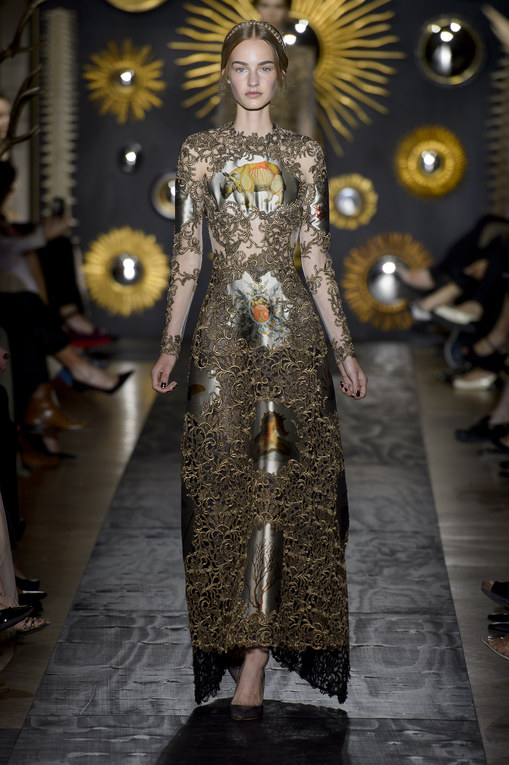 Valentino, le retour de la jupe longue