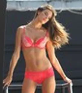 Dale a tu lencería una dosis de color