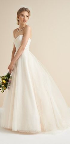 ¿Comprarías tu vestido de novia por internet?