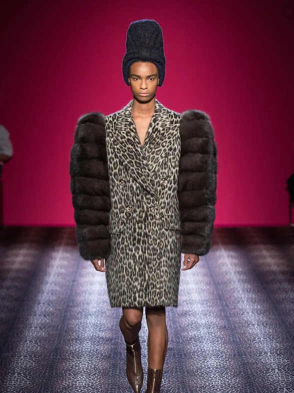 Modeshow Schiaparelli Haute Couture Herfst-Winter 2014/2015 Parijs