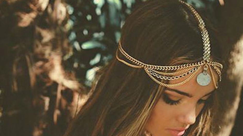 Mit Feder und Blumen in den Sommer: Hier kommen traumhaft schöne Boho-Frisuren