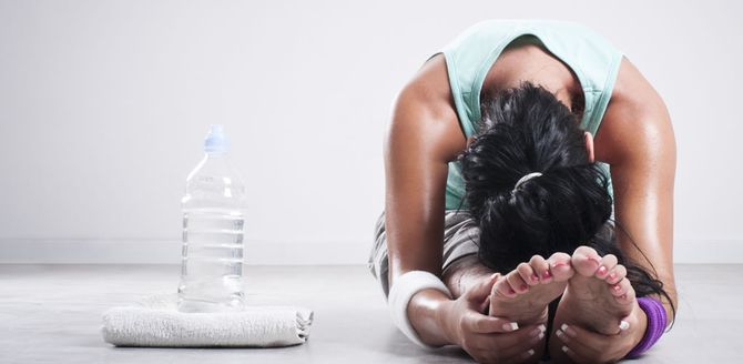 26 postures de yoga bikram à enchaîner pour se sentir bien