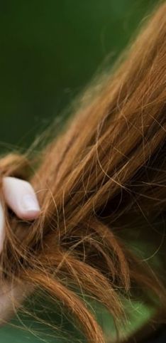 Sfibrati e rovinati: le novità per riparare i capelli stressati dalle vacanze
