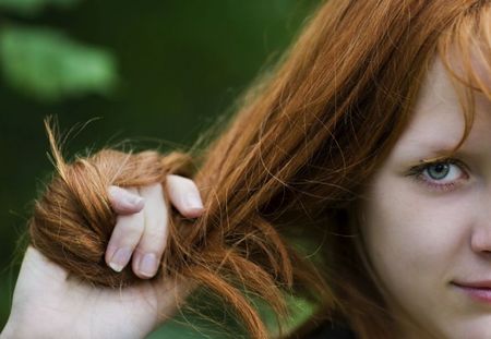 Sfibrati e rovinati: le novità per riparare i capelli stressati dalle vacanze