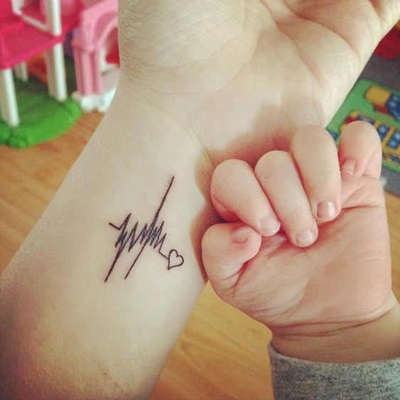 Tatuajes para madres que demuestran el amor por los hijos