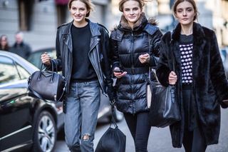 35 looks de street style con abrigo
