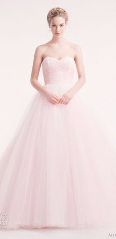Vestiti da sposa rosa: un sogno romantico!