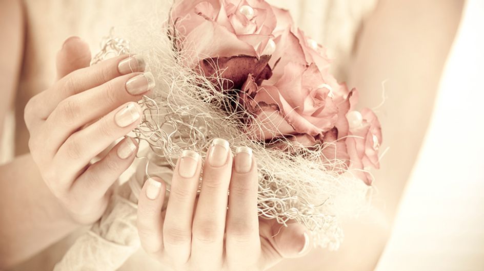 Esmaltes para noivas clássicas: +20 sugestões para usar no dia do casamento