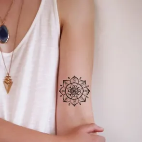 Quer fazer uma tatuagem de mandala? Veja fotos