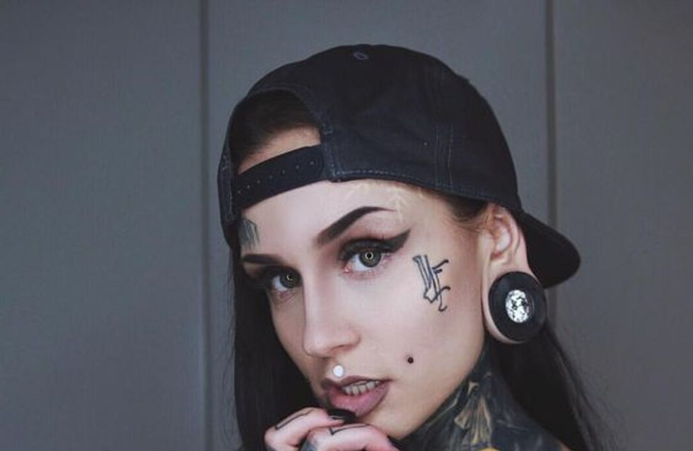 Blackout tattoos: cubrir tu piel de negro es tendencia