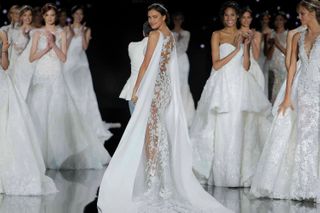 Pronovias 2017: So schön sind die neuen Brautkleider!