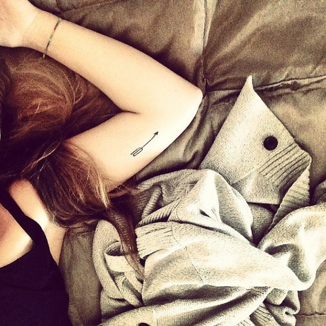 Tatuajes de flechas: ¡encuentra tu camino!