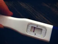 Test de grossesse barre très pâle besoin d'avis