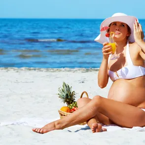 Moda de baño premamá: descubre las últimas tendencias