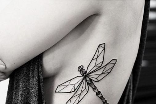 60 diseños para tatuarte en las costillas que adorarás