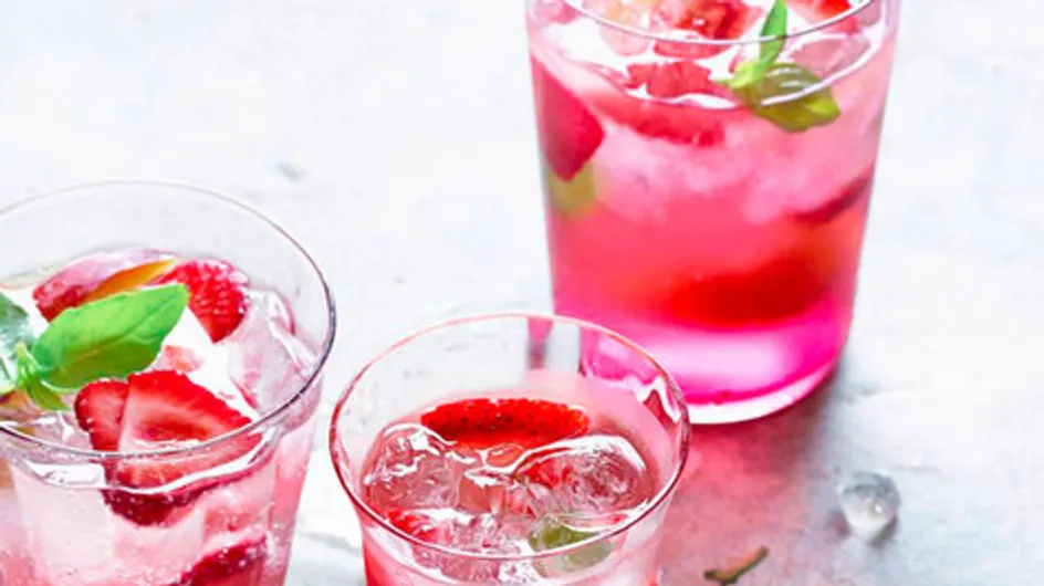 O verão é cor-de-rosa! Brinde com estas 17 receitas de drinques