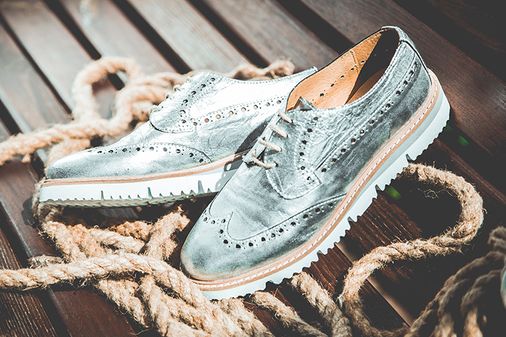 Metal é o novo preto! Sapatos metalizados