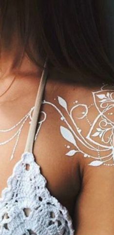 Tattoo temporária: 24 desenhos de henna para planejar seu próximo rabisco