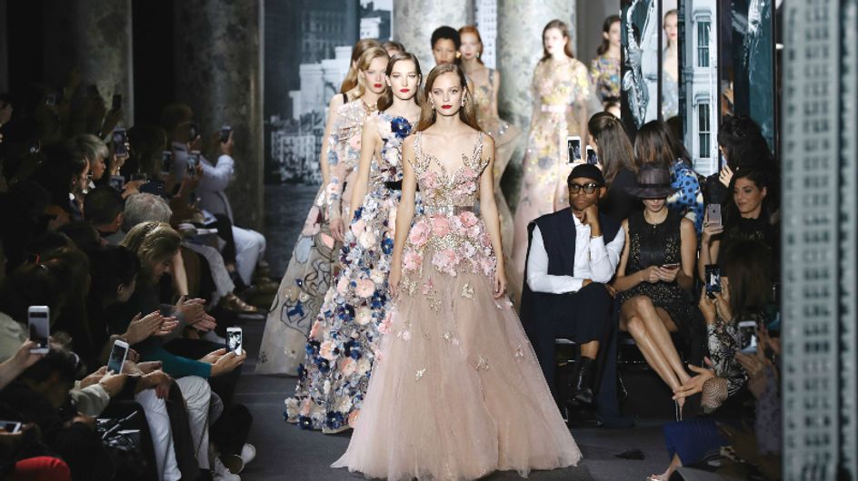 Dez anos de Elie Saab em desfiles incríveis