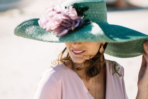 Pamelas, tocados, sombreros... Un toque especial para tu look de invitada