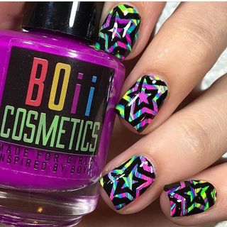 Unhas decoradas com estrelas