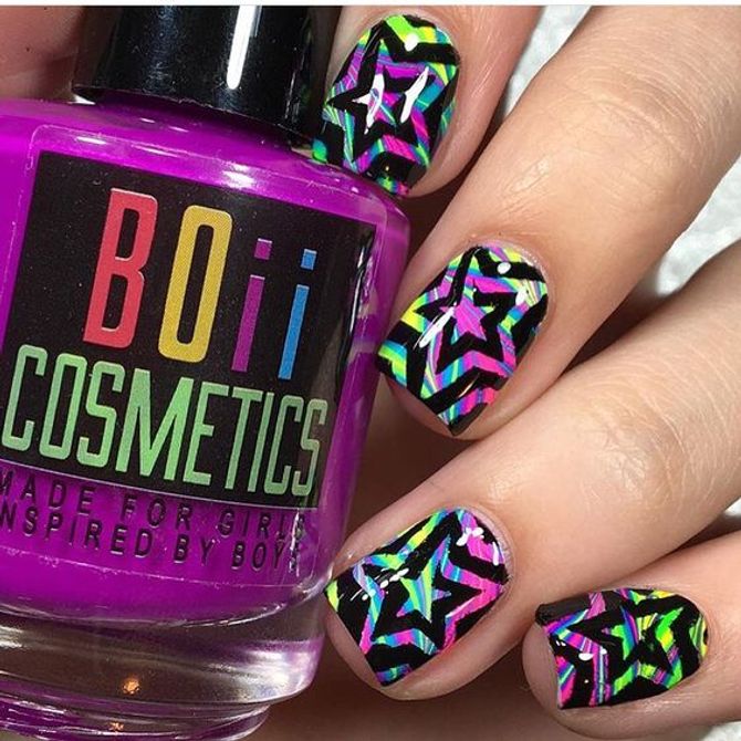 Unhas decoradas com estrelas