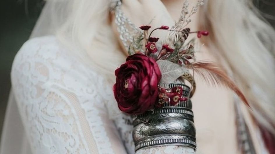 Dispense o buquê! Corsages maravilhosos para noivas
