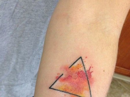 Tattoos que representam os 4 elementos (Fogo, Água, Terra e Ar)  Tatuaje  de triangulo, Tatuajes minimalistas, Tattoos triangulos