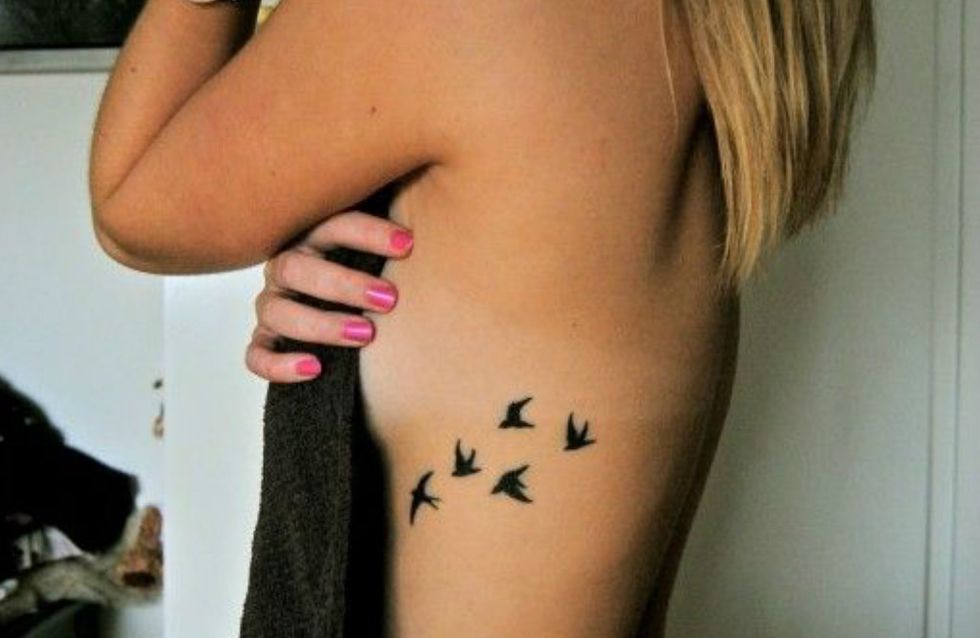 É sexy! 20 desenhos de tatuagens na costela
