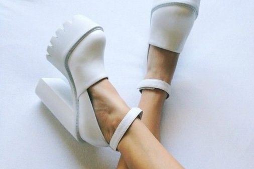 Você vai pirar com essas sugestões de looks com sapatos brancos!