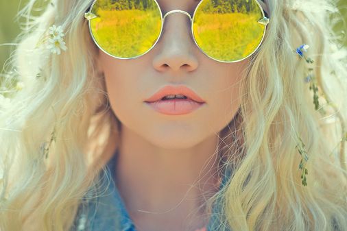Óculos de sol com lentes coloridas