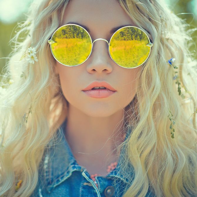 Óculos de sol com lentes coloridas