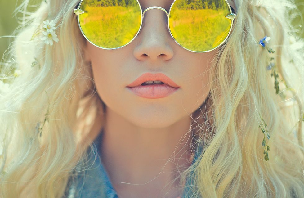 Óculos com lentes coloridas são a trend do momento