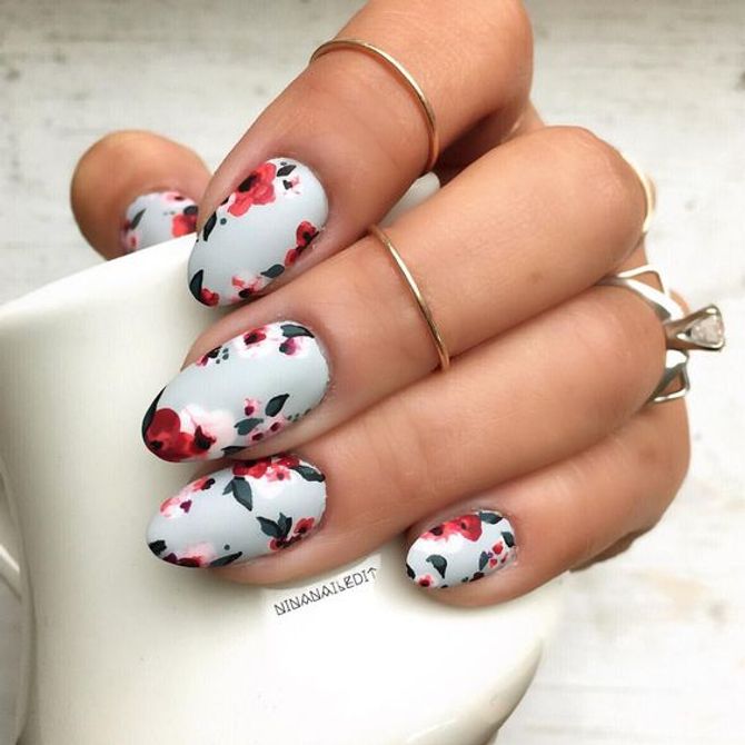 Manicura de flores: 50 diseños que querrás copiar