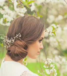 Las mejores ideas de peinados de novia para pelo liso