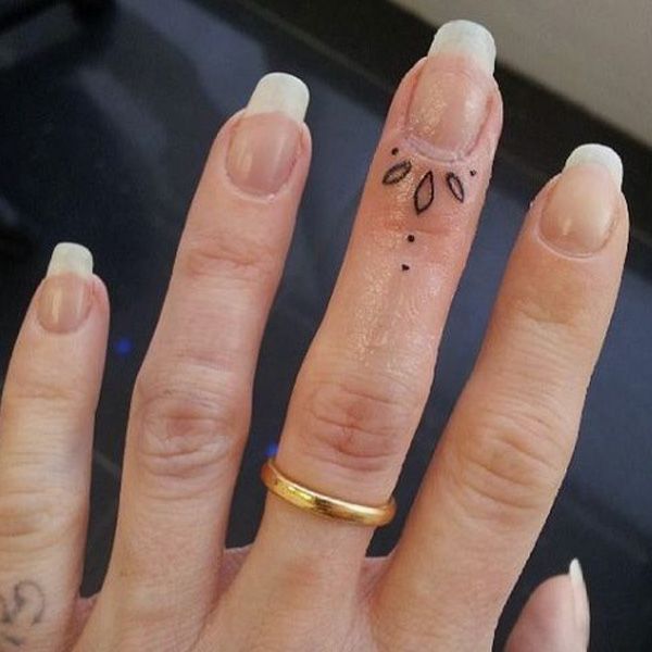 Fingernail tattoos : r/Damnthatsinteresting